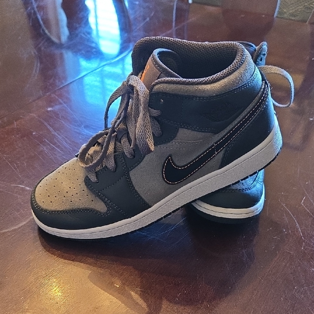 Jordan 1 Mid SE 6Y